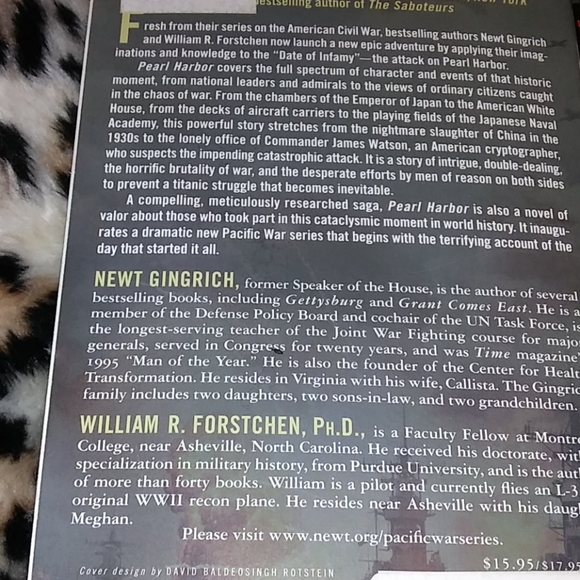 📚 Graphic Adaptation Books - Picture 2 of 3